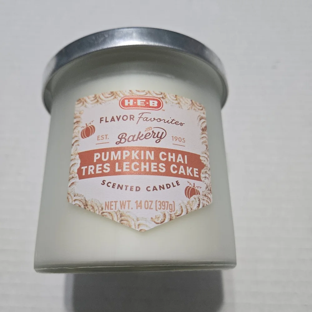 Pumpkin Spice Candle, Pumpkin Chai Tres Leches Cake from heb bakery, double wick